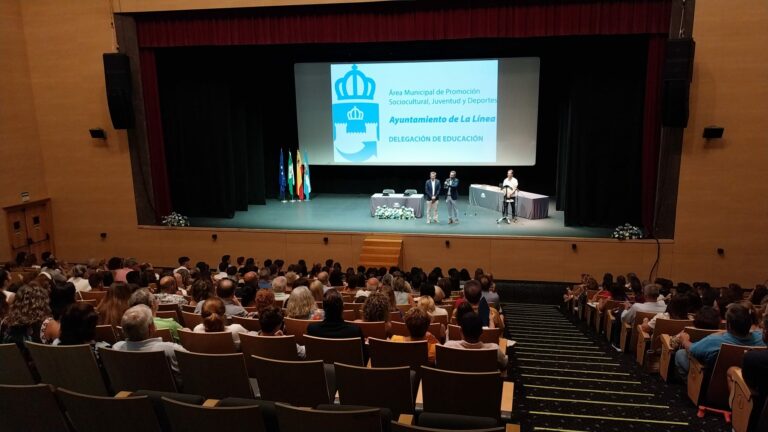 #LALÍNEA El Ayuntamiento ha reconocido hoy el esfuerzo de los mejores expedientes de Bachillerato y Formación Profesional de la ciudad