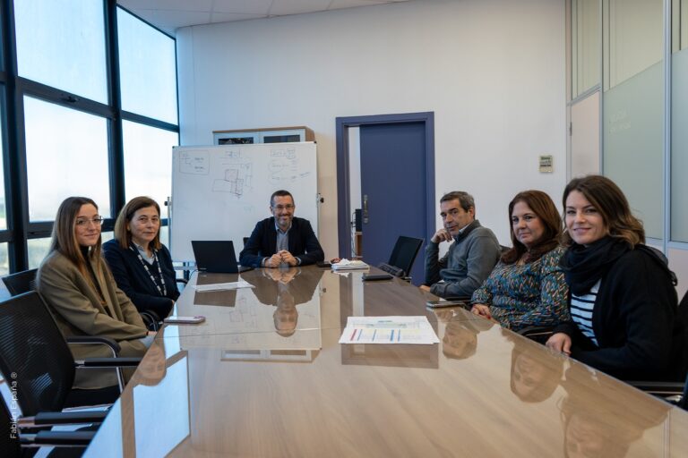 El alcalde aborda con la dirección de la Escuela de Magisterio la ejecución de obras de remodelación en el edificio