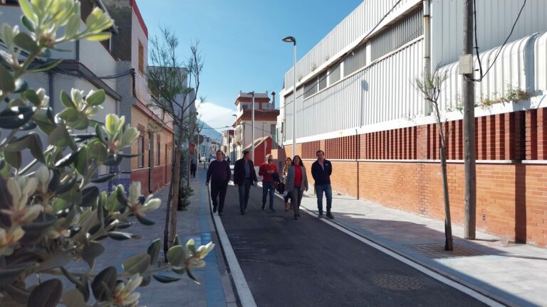 El Ayuntamiento recepciona las obras de reurbanización en la barriada de la Atunara