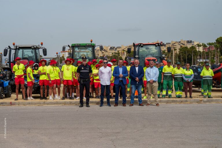 El Ayuntamiento presenta el dispositivo material y humano para la temporada de playas 2024