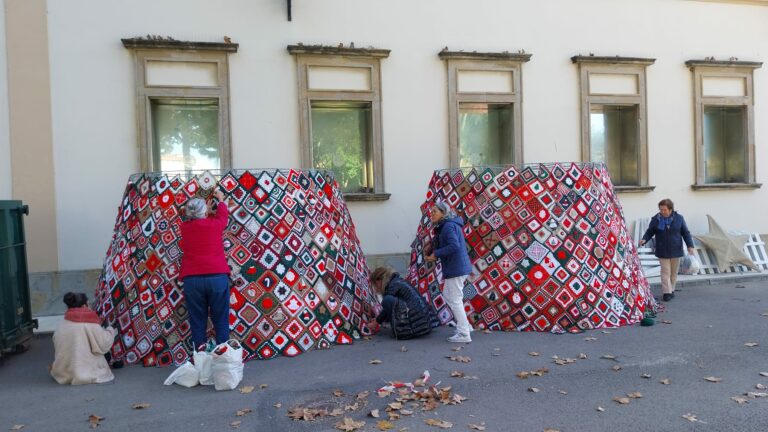 Comienza el montaje del Árbol de los deseos en los jardines Saccone