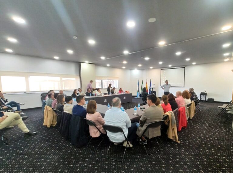 El alcalde avanza a concejales y técnicos municipales el borrador del Plan Estratégico “La Línea 2035”