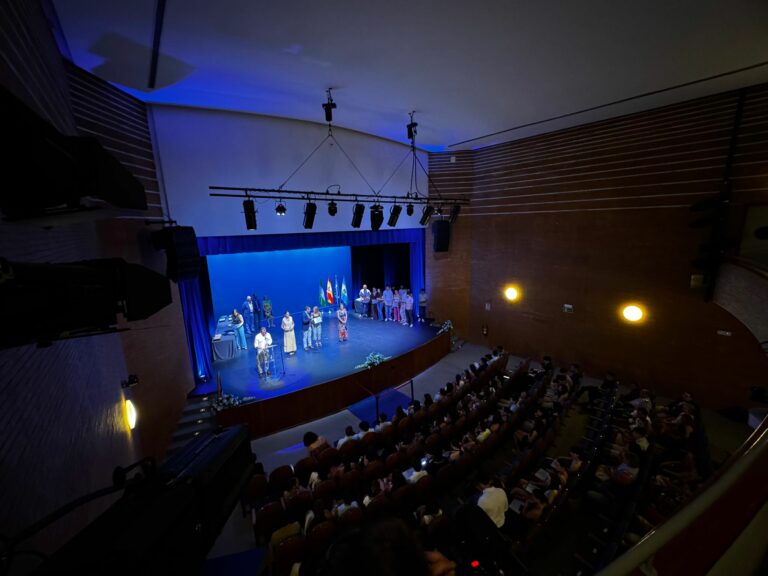El Ayuntamiento de La Línea  premia la excelencia académica de 105 estudiantes de Secundaria y Formación Profesional