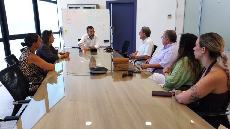 El Ayuntamiento de La Línea de la Concepción intermediará con la Junta para resolver los problemas en el servicio de hemodiálisis