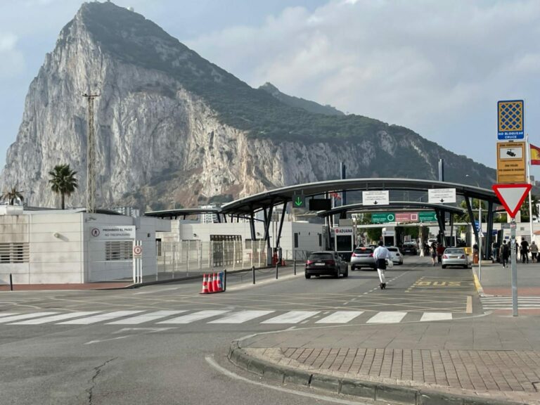 El alcalde de La Línea solicita ser informado sobre los planes de demolición de la Verja de Gibraltar