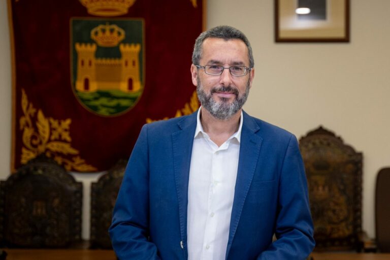 Juan Franco critica a María Jesús Montero por reunirse con entidades del Campo de Gibraltar sin contar con los alcaldes