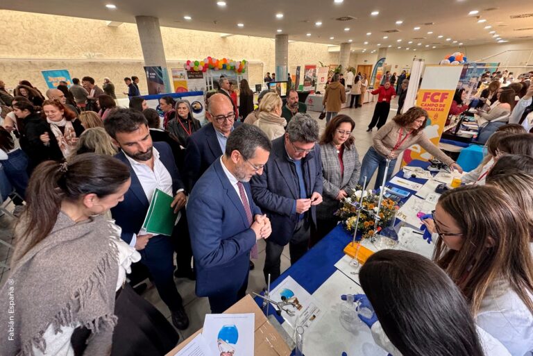 Más de 1.000 estudiantes toman el Palacio de Congresos en la gran feria de FP del Campo de Gibraltar