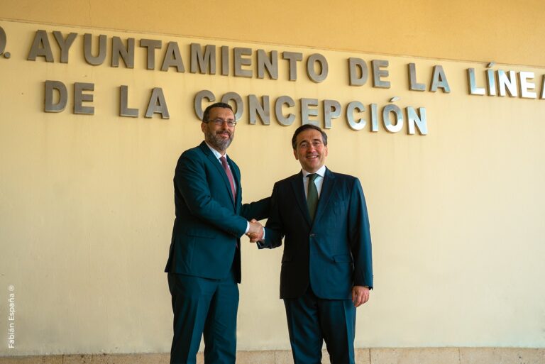 Albares pisa La Línea con promesas que pueden cambiar el futuro